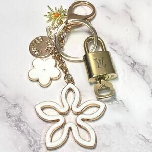 Louis Vuitton Lock & Key #302 w/ a White & Rhinestone Floral Charm Keychain